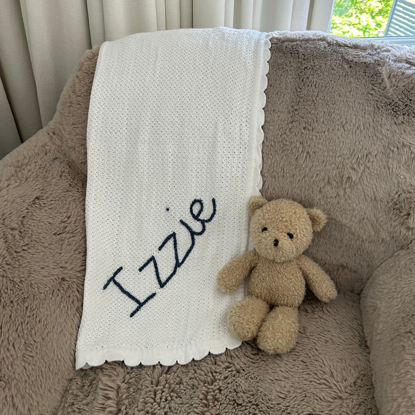 Ivory Scalloped Edge Thin Knit Baby Blanket