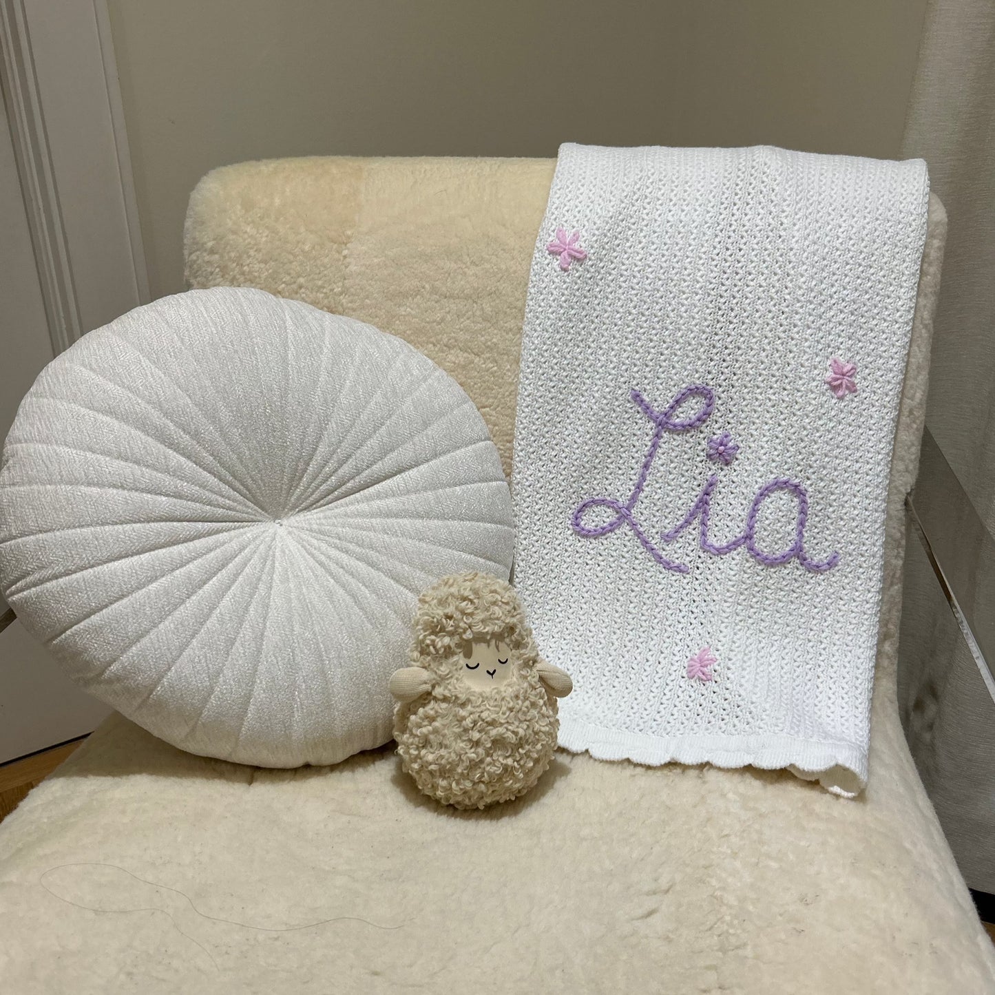 Ivory Scalloped Edge Thin Knit Baby Blanket