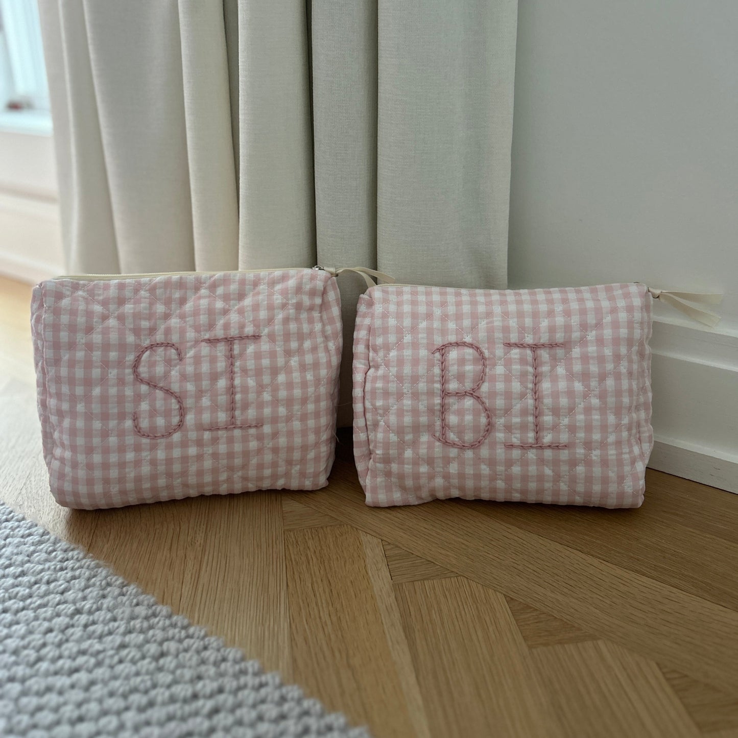 Gingham pouch | Available in Pink, Green or Purple