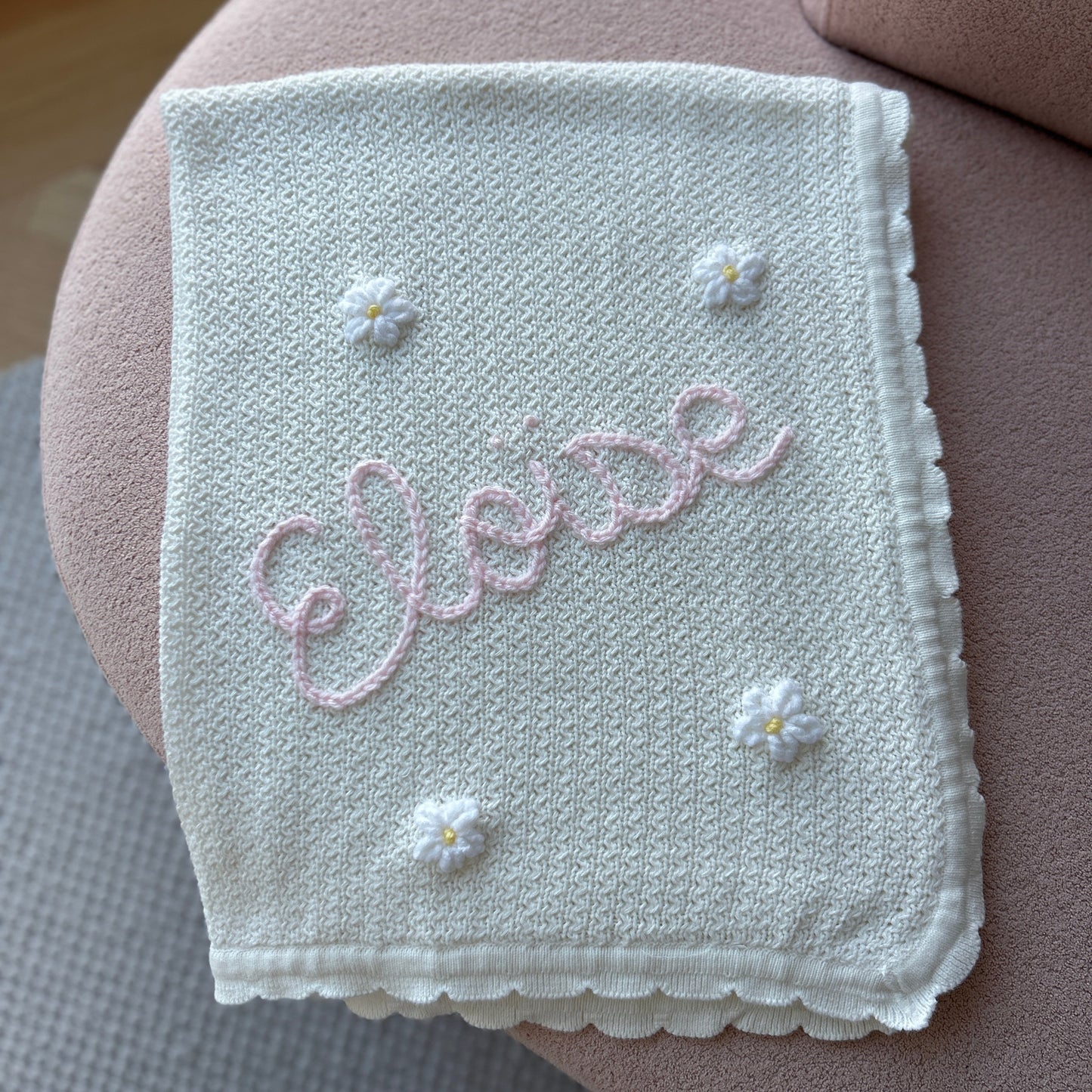 Ivory Scalloped Edge Thin Knit Baby Blanket